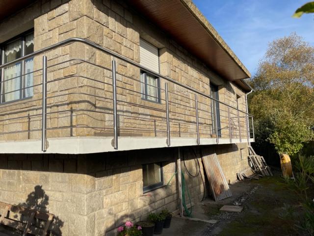 Réalisation d'une rambarde pour cette jolie maison située au coeur de la Bretagne 